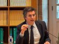 El portavoz del PP de Santiago, Borja Verea, durante su intervención en el Pleno municipal.