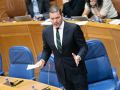 El conselleiro de Cultura, Lingua e Xuventude, José López Campos, defendió en el Parlamento gallego el nombramiento de la nueva directora del CGAC