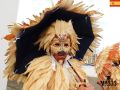 Máscaras del mundo dialogan con el Entroido en el Museo do Pobo Galego La muestra integra piezas de más de cuarenta países con máscaras gallegas para reflexionar sobre la vigencia de estas tradiciones festivas e identitarias en el presente