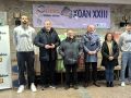 Gadis y el Monbus Obradoiro entregan 810 kilos de comida al Albergue Juan XXIII Representantes de Gadis, del Monbus Obradoiro y del Albergue Juan XXIII, durante el acto de entrega de alimentos