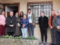 Acto de inauguración de la casa de acogida con representantes de Cáritas y del Arzobispado de Santiago