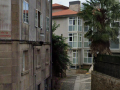 Vista de la rúa da Caramoniña, donde el Concello rehabilitará cinco edificaciones para destinarlas a vivienda pública de alquiler