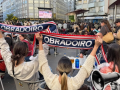 Aficionados del Obradoiro siguiendo un partido en la plaza Roja