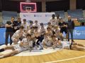 El Balidea Obradoiro se proclama campeón gallego cadete en Sar Jugadores del Balidea Obradoiro celebrando el título gallego cadete en Sar