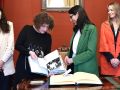 A reunión institucional serviu para activar novas liñas de cooperación entre o Concello de Santiago e a USC tras o recente nomeamento de Rosa Crujeiras como reitora