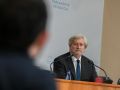 El secretario xeral técnico de la Consellería de Educación Manuel Vila en el Parlamento
