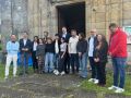 El elenco y el equipo de la película con la representación política de la zona