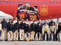 Los futbolistas integrantes de la selección española y su seleccionador, Luis de la Fuente, antes de coger el vuelo para ir al Mundial