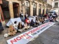 La protesta del sector textil llegó este martes a Santiago tras quince días de acampada en A Coruña, con movilizaciones ante la Confederación de Empresarios de Galicia