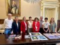 'El hombre y la luna' gana el XIX Premio Internacional Compostela de Álbums Ilustrados La alcaldesa, Goretti Sanmartín, dio a conocer el fallo del XIX Premio Internacional Compostela de Álbums Ilustrados