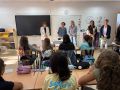 Os colexios públicos de Santiago comezan o curso con 4.299 alumnos, 19 máis que o ano pasado A alcaldesa de Santiago, Goretti Sanmartín, e a concelleira de Educación, Míriam Louzao, visitaron o CEIP López Ferreiro