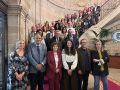 Varios de los participantes del congreso acudieron al Pazo de Raxoi, donde fueron recibidos por la alcaldesa y representantes de los grupos de la Corporación Municipal