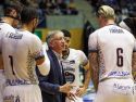 El entrenador del Obradoiro, Moncho Fernández, con sus jugadores @EFE Xoan Rey