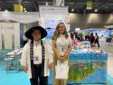 La representante de Turismo de Santiago, junto a su homólogo de la región de Hanabe