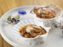 Vieiras al horno sobre crema de albariño, uno de los platos que ofrecerá El Camelio