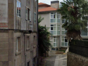 Vista de la rúa da Caramoniña, donde el Concello rehabilitará cinco edificaciones para destinarlas a vivienda pública de alquiler