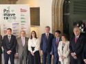 Foto de familia de autoridades al comienzo del acto de toma de posesión de Rosa Crujeiras como nueva rectora de la USC
