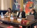 El fiscal de área de la Fiscalía de Santiago, Antonio Roma Valdés, durante su conferencia sobre la formación de la colección de monedas de la Real Sociedad Económica