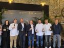 El director de Turismo de Galicia, Xosé Merelles y el responsable de Casa Barqueiro, Rogelio Rial, presidieron la presentación de la nueva edición de 'Estrelas no Camiño'
