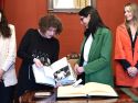 A reunión institucional serviu para activar novas liñas de cooperación entre o Concello de Santiago e a USC tras o recente nomeamento de Rosa Crujeiras como reitora