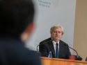El secretario xeral técnico de la Consellería de Educación Manuel Vila en el Parlamento