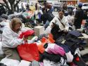 AME4757. BOGOTÁ (COLOMBIA), 26/06/2026.- Voluntarios organizan este viernes donaciones para los damnificados por los dos terremotos ocurridos en Venezuela, en un centro de acopio en Bogotá (Colombia). EFE/ Carlos Ortega