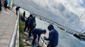 Limpieza del programa Mares Circulares de Coca-Cola en A Coruña