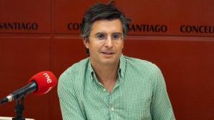 El portavoz del PP de Santiago, Borja Verea, presentó un paquete de medidas dirigido a las familias que incluye estancias de verano en Irlanda para estudiantes de 3º de la ESO