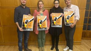 A concelleira de Capital Cultural, Míriam Louzao, xunto ao equipo organizador, na presentación do festival Encantos en Compostela