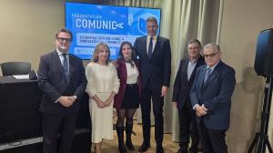 Foto de familia de los representantes de las entidades implicadas en la elaboración del informe