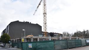 Obras de un edificio residencial en la rúa Rueiro, en Bertamiráns