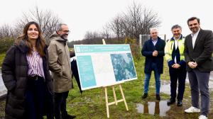 Diego Calvo comprobó las obras de acondicionamiento de la vía, destinadas a mejorar el drenaje y accesibilidad a los núcleos rurales