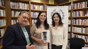 osé Miguel Alonso Giráldez, Silvia Salgado y Laura Rodríguez, al inicio de la presentación de ‘Antes del lunes’ en la Librería Follas Novas de Santiago