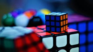El Outlet Área Central acoge la competición organizada con la Asociación Gallega de Speedcubing