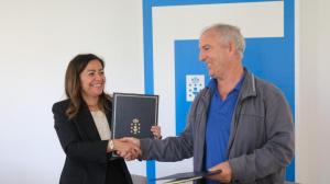 El acuerdo entre la Xunta y la Cofradía de Noia financiará tareas de restauración ambiental y la siembra de diez millones de almejas entre 2026 y 2027