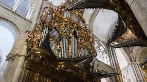 El director musical de la Catedral, Óscar Valado, y el organista Juan de la Rubia presentaron el ciclo 'Bach Compostela', un proyecto que ofrecerá 21 conciertos gratuitos