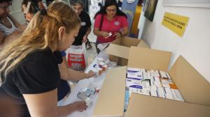 ALICANTE, 26/06/2026.- Recogida de medicamentos en AMASVE (Asociación de Mujeres por la Alianza Sociocultural Venezuela-España) para llevar a Venezuela tras el terremoto. EFE/Morell