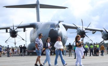 Noventa aniversario de la presencia de la aeronáutica militar en Compostela Foto Xoán Rey (4)