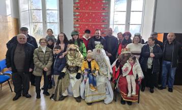 Visita dos Reis Magos ás parroquias da parte alta de Brión e a diferentes recursos municipais durante a xornada da mañá