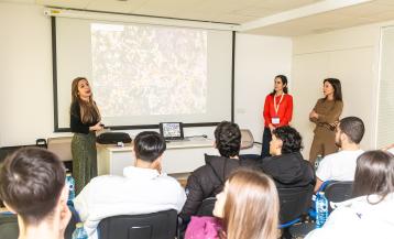 Estudiantes del Instituto Plurilingüe de Bertamiráns participan en la actividad Eu son inspect@r urbanístic@ en la sede de la APLU