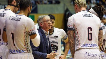 El entrenador del Obradoiro, Moncho Fernández, con sus jugadores @EFE Xoan Rey