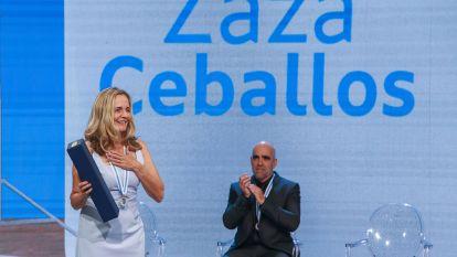 Zaza Ceballos, emocionada, durante o acto de entrega @ EFE Xoán Rey