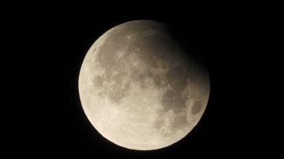 Luna llena sobre la catedral de Santiago (3)