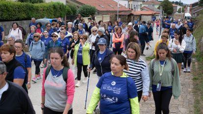 Unas Trescientas personas se unen al movimiento mundial por la demencia, en una caminata que tiene previsto llegar al Obradoiro (5) EFE Xurxo Martinez