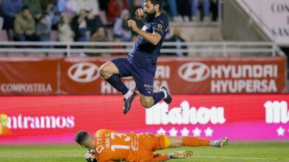 El Compostela dio la cara ante el Alavés (10)