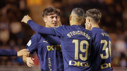 El Compostela dio la cara ante el Alavés (9)