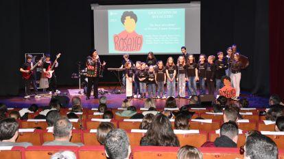 Ames homenaxea a Rosalía de Castro nunha gala protagonizada polo alumnado dos centros educativos (6)