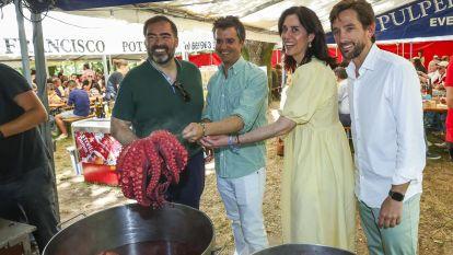 La secretaria general del PPdeG, Paula Prado, el presidente del PP local, Borja Verea, el portavoz del Grupo Popular en el Parlamento, Alberto Pazos, y el eurodiputado Adrián Vázquez. EFE Xoán Rey