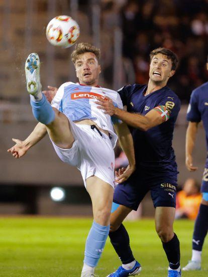 El Compostela dio la cara ante el Alavés (8)