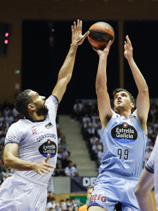 El Monbus Obradoiro sumó un triunfo vital ante el Río Breogán (11)